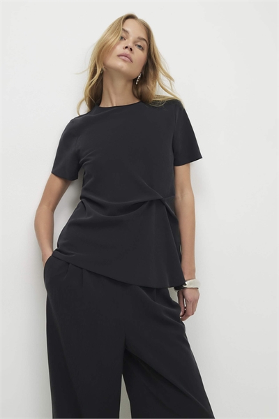 Топ с короткими рукавами и сборками по бокам артикул 156194752