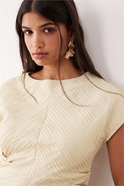 Топ со структурированными складками и лодочным вырезом артикул 149952443