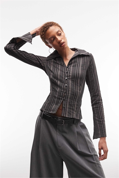 Рубашка с длинными рукавами на пуговицах артикул 154840087