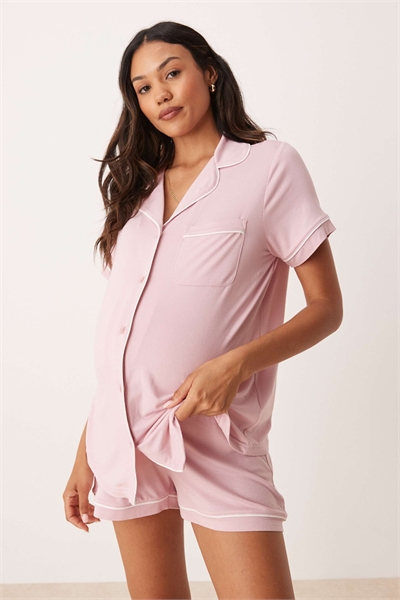 ASOS DESIGN Maternity Набор из супермягкой рубашки с короткими рукавами и коротких пижамных штанов в пыльно-розовом цвете артикул 142808078