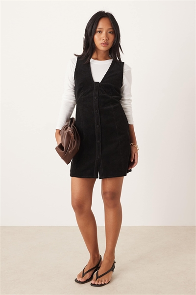 Мини-платье-сарафан с V-образным вырезом и шнурком от Gianna артикул 150324877