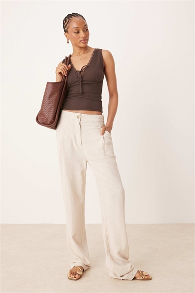 ASOS DESIGN: брюки зауженного кроя с высокой талией и складками спереди из льна артикул 143723230