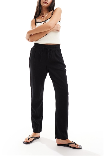 Брюки зауженного кроя из смесовой ткани артикул 134466114