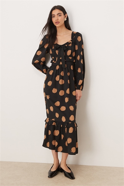 Платье-миди с открытыми плечами и бантиком, коричневого цвета в горошек артикул 153720168