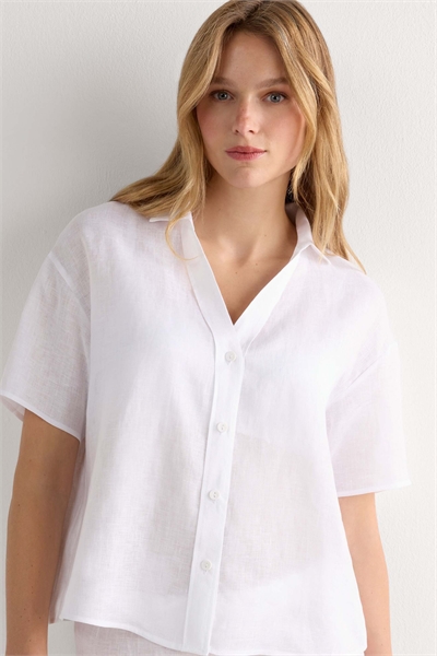 Льняная рубашка с короткими рукавами и полотняным переплетением артикул 155613456