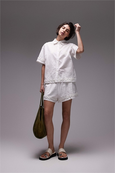 Шорты с аппликацией в виде цветка из смешанного льна co-ord артикул 139761179