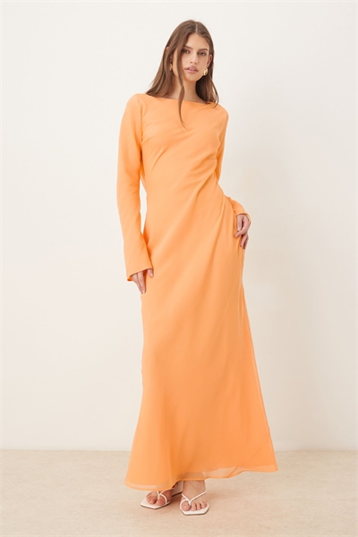 Шифоновое макси-платье с воротником-капюшоном и декором на спине артикул 154264103