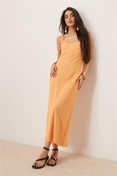 Льняное макси-платье с косыми бретелями и эффектом скручивания, цвет папайя артикул 141500748