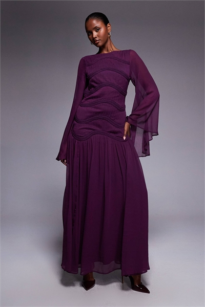 Макси-платье с лифом из панелей и длинными рукавами, отделанное кружевом артикул 150938041