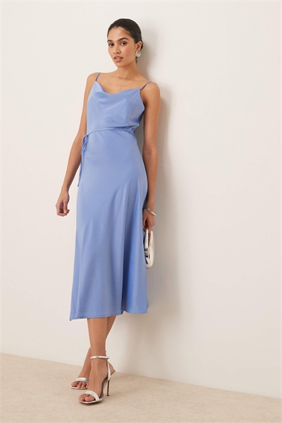 Сатэновое платье средней длины артикул 141818043