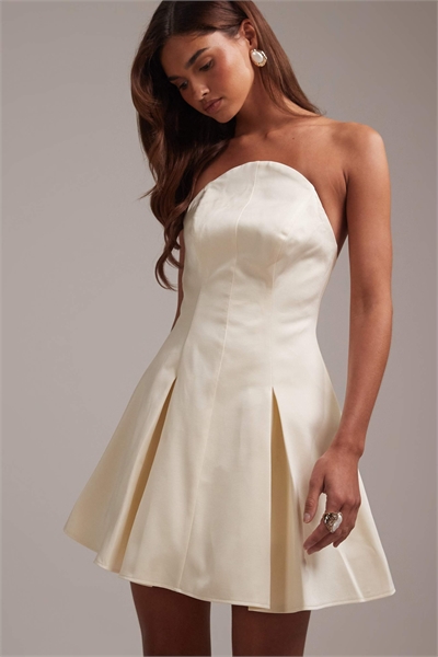 Мини-платье-бандо с вырезом в форме полумесяца для невесты артикул 152426727