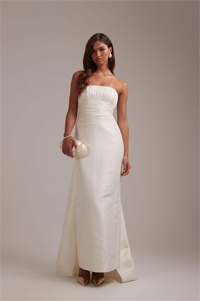 Свадебное платье с рюшами на лифе и юбкой-колоной артикул 152197691