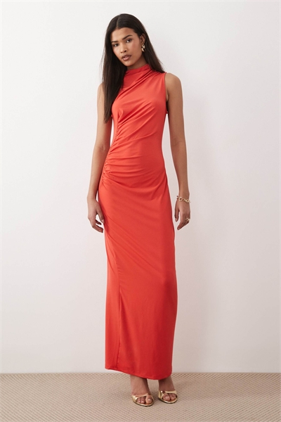 Макси-платье с высоким воротником и рюшами артикул 154871572