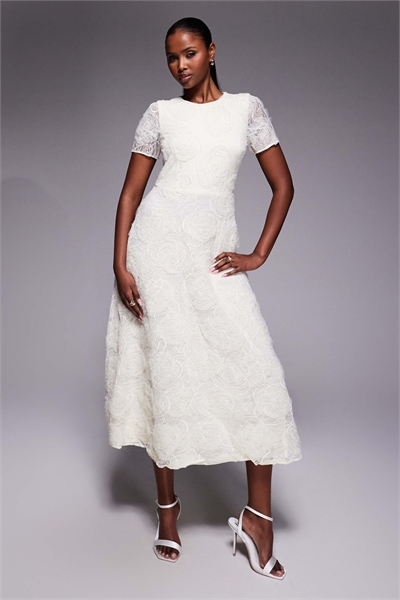 Свадебное платье средней длины с 3D-розетками из кружева артикул 153251581