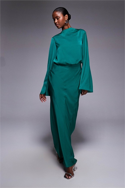 Макси-платье с атласным лифом-блузоном и длинными рукавами артикул 151257803