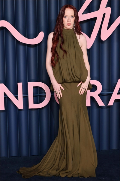 Макси-платье с завязками на шее, свободным кроем, заниженной талией и вставками артикул 151300473