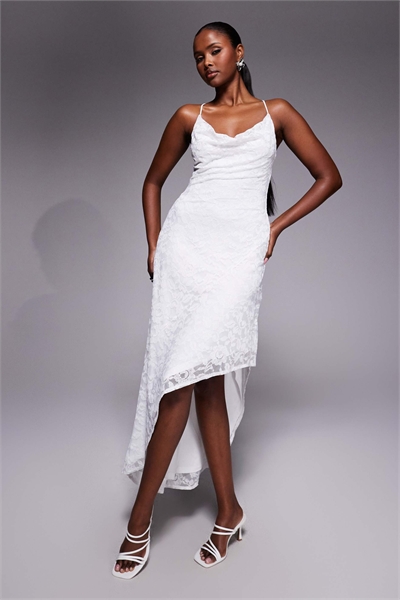 Свадебное платье средней длины с асимметричным вырезом, кружевной топ и капюшоном артикул 153251583