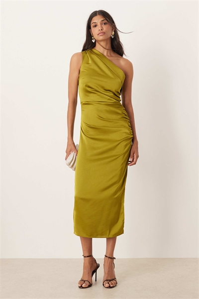 Одноплечевое миди-платье с рюшами по бокам зеленого цвета артикул 150500286