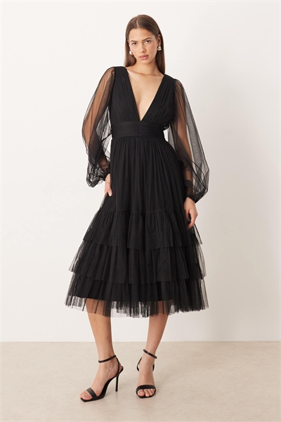 Платье средней длины из тюля с прозрачными рукавами-балонами, глубоким V-образным вырезом и многослойным силуэтом артикул 152319607