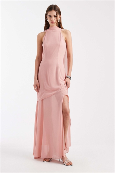 Макси-платье для подружки невесты из шифона с завязками за шеей и шарфом, с прозрачной юбкой артикул 153113232