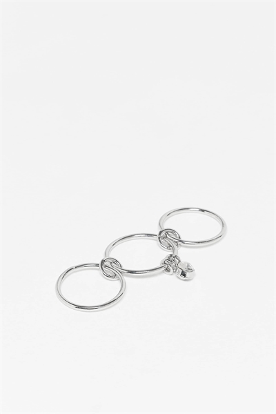 Кольцо с тремя звеньями и имитацией сверкающего кристалла артикул 151091784