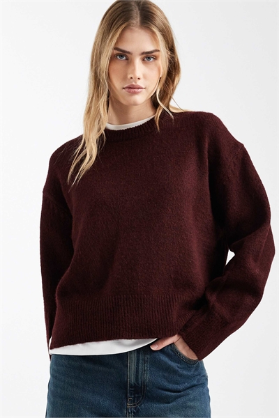 Свободный свитер с круглым вырезом и разрезами по бокам артикул 152473244