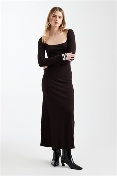 Макси-платье с ребристой отделкой и квадратным вырезом артикул 150390495