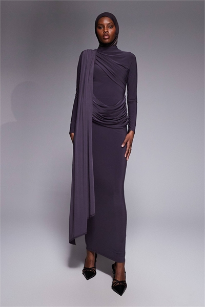 Макси-платье с длинными рукавами и плавными драпировками артикул 151965439