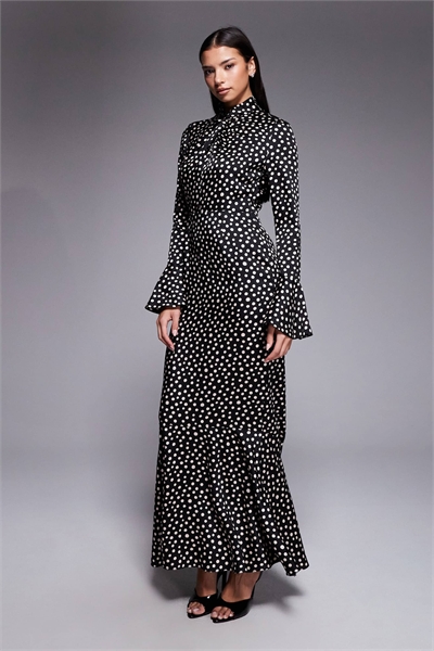 Макси-платье с атласными бантами и рукавами-гофре артикул 152802392