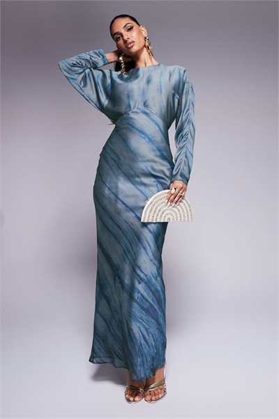 Макси-платье с длинными рукавами-крыльями и абстрактным принтом артикул 139377984