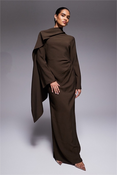 Макси-платье с длинными рукавами и шарфом артикул 151257607