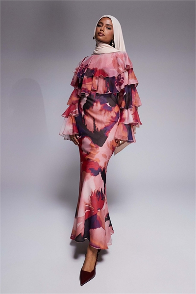 Макси-платье с косой отстрочкой и многослойными оборками артикул 140628075