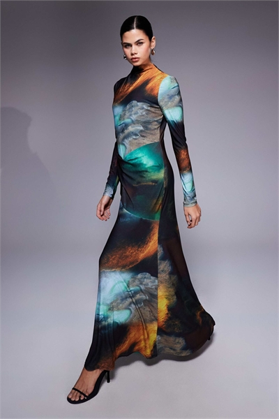 Макси-платье с высоким воротником и драпировкой артикул 150481394