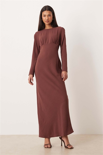 Макси-платье с вырезом на талии артикул 153574447