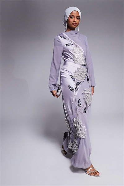 Макси-платье из смешанного атласно-шифонового материала с украшениями и воротником-капюшоном артикул 138746133