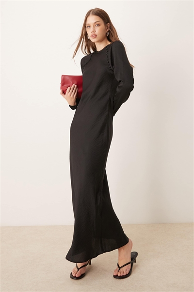 Макси-платье из атласа с косой отстрочкой и пуговицами артикул 132520732