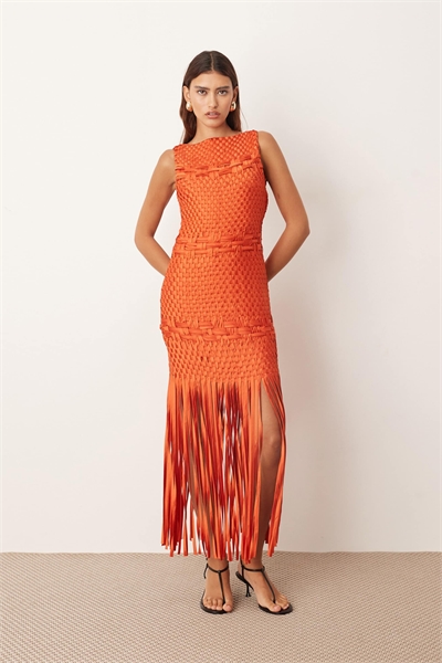 Ручно тканое платье средней длины с бахромой по подолу, оранжевого цвета артикул 148225520