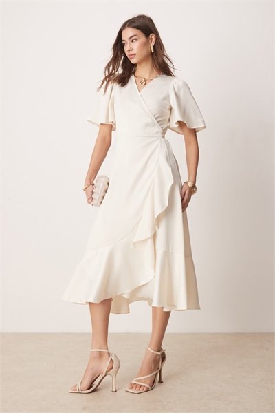 Атласное платье-миди белого цвета «гардения» артикул 141218336