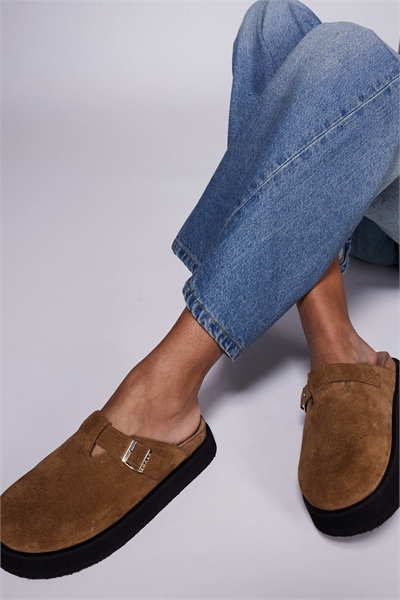 Сабо с пряжкой Barca из замши цвета «тан» артикул 138683345