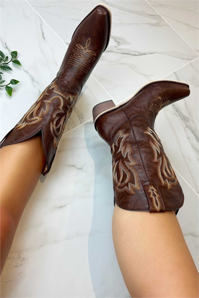 Ковбойские сапоги коричневого цвета артикул 149973401