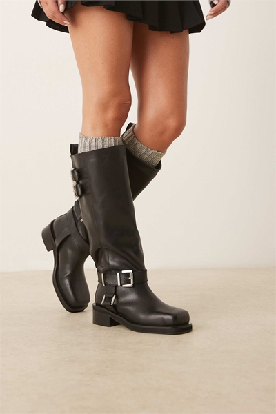 Кожаные сапоги-ботфорты с ремнями Crest черного цвета артикул 147664959