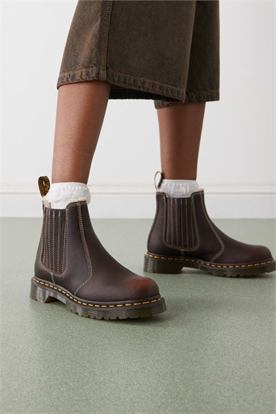 2976 Ботинки Леонор Челси темно-коричневого цвета артикул 149110119