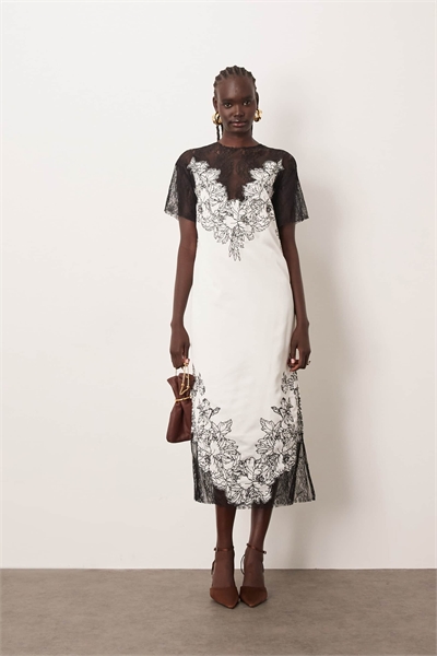 Атласное платье-миди с кружевной аппликацией цвета слоновой кости артикул 149658748