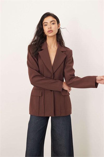 Блейзер премиум-класса с вырезанным силуэтом артикул 144438003