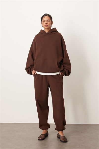 Джоггеры премиум-класса с широкими манжетами и утяжеленным кроем артикул 144072539