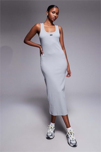 Платье-миди с логотипом Chicago и спинкой-рейсер в вымытом сером цвете артикул 154707721