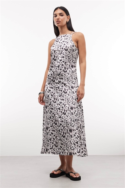 Бриана – атласное платье с высоким воротником и открытой спиной, с леопардовым принтом, фиолетового цвета артикул 154707817