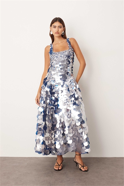 Украшенное пайетками платье средней длины с квадратным вырезом и полной юбкой синего цвета артикул 147897699