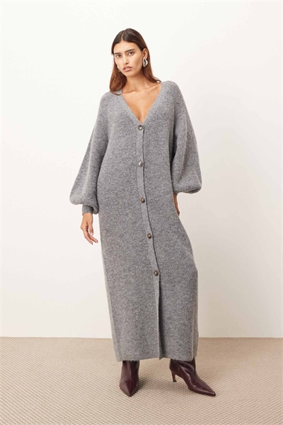 Свитер с рукавами-баллонами и пуговицами, средней длины, серого цвета артикул 144072921