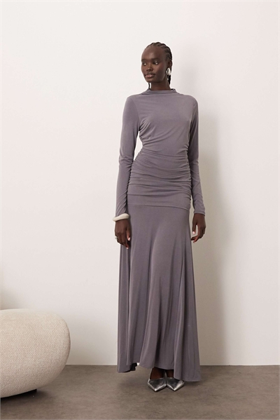 Макси-платье с длинными рукавами и драпировкой артикул 149547925